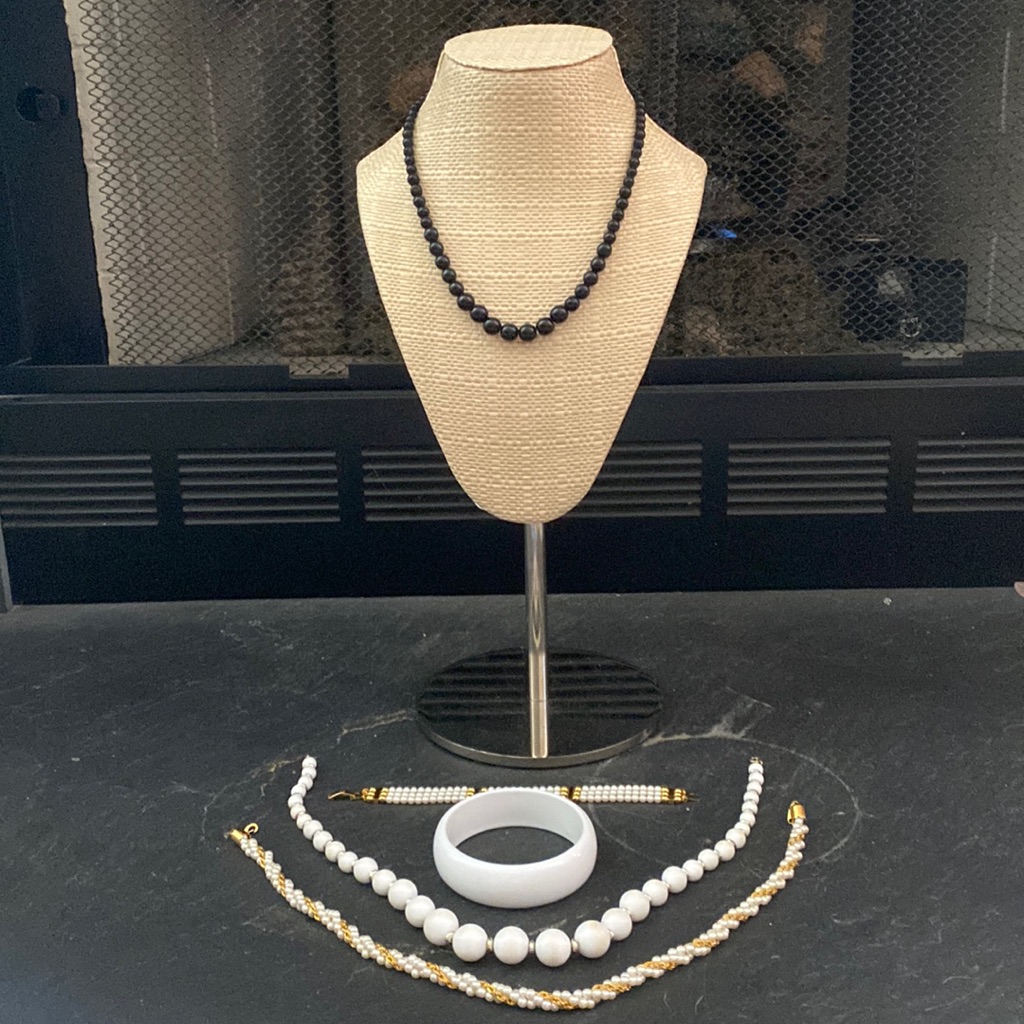 Costume Jewelry--5 Pieces In Lot.
